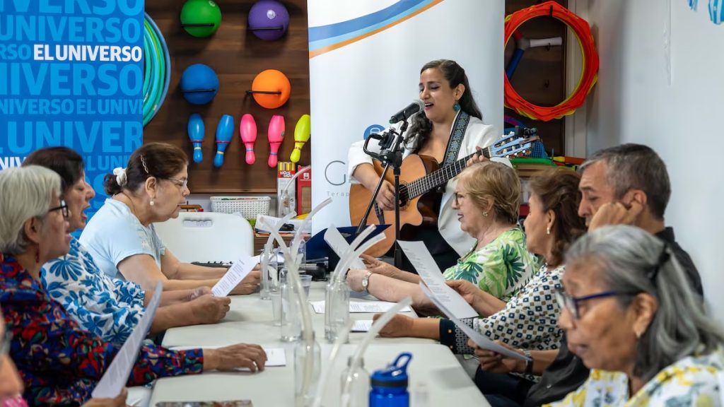 Adultos mayores cantaron por la salud y la memoria